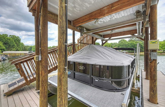 Lakefront w/ Private Dock + Hot Tub Pontoon Rental Butler Bliss by Avantstay - Photo 36