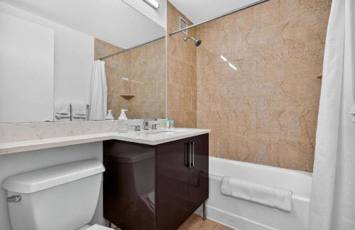 FiDi 1 BR w Work Setup by Anyplace - 11729 - Foto 22