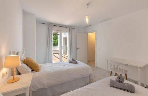 Bright Chalet with Swimming Pool and Close to Sea - Photo 10