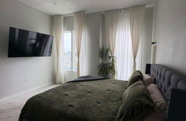 The Canvas Modern 4BR Retreat Rooftop - Photo 17