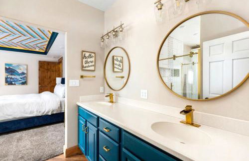 Great Falls Luxe Haven 4BR Gym Office and Hot Tub - Foto 33