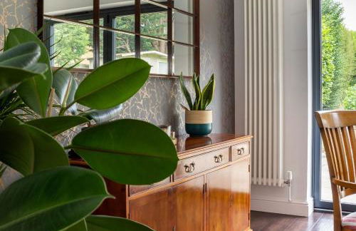 Stunning 5 Bed in the Centre of Bourton! - Photo 74