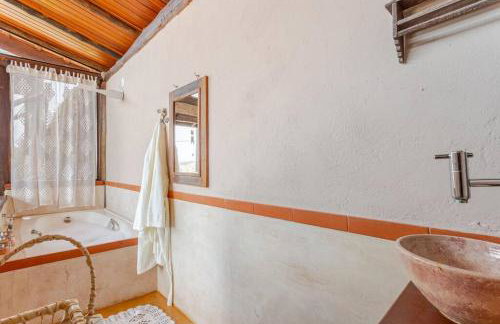 Casa de Hospedes Chalé Rustico com Banheira e Piscina Privativa a 1h de SP Espaço Totalmente Privativo - Foto 20