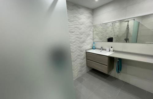 Stunning 2 bedroom apartment with full view of the sea and marina , full sun - Foto 26