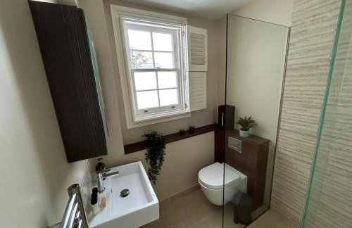 Beautiful and spacious 2 bed, 2 bath apartment bordering Fulham and Chelsea - entire apartment with private entrance - Foto 30