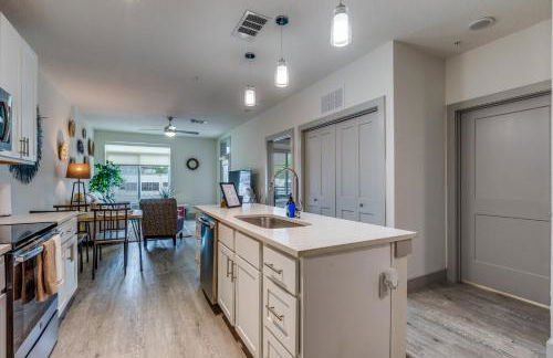 Trendy Condo on Riverwalk Free Parking Pet Friendly Centrally Located on the Riverwalk - Foto 7