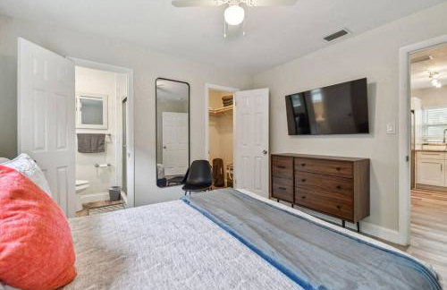 Family Friendly Beach Escape - Modern Retreat near Beaches - Sleeps 6 - Fast WiFi - Foto 20