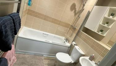 Central, Close to Theatre & Cruise Port, with free parking space! - Foto 3