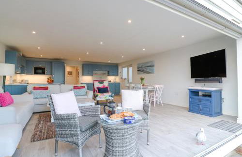 Bucket and Spades- Right on the Beach - Foto 13