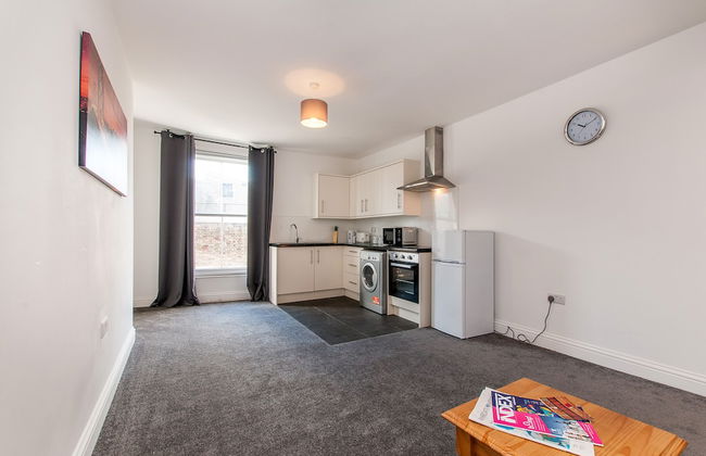 2 Bed Flat in Pedestrianized High Street - Foto 9