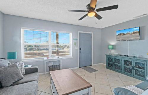 2BR Retreat with Pool, Near Beach and The Hangout - Photo 3