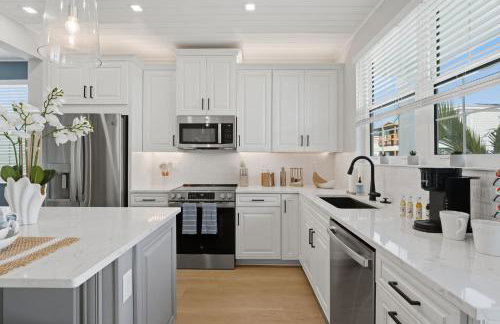 New Listing Discounts! Canal Home-Heated Pool, Game Room, Tesla Charger, & More - Foto 24