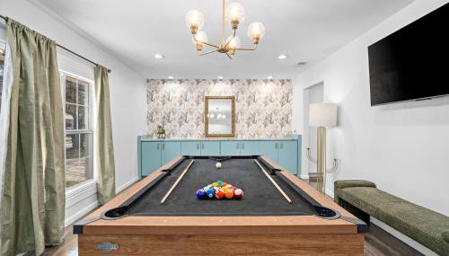 Relaxed Luxury Pet Friendly Home with Pool and Backyard Lounge in San Antonio, TX - Foto 4, Game Room