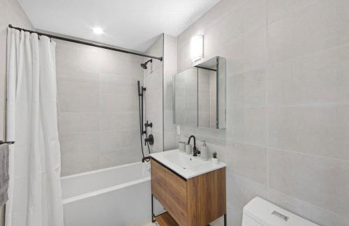 149BK-601 NEW PH 2BR-2Bath Private Rooftop W D - Foto 13
