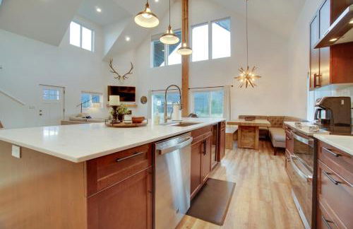 Modern Donnelly Cabin with Private Hot Tub - Foto 10