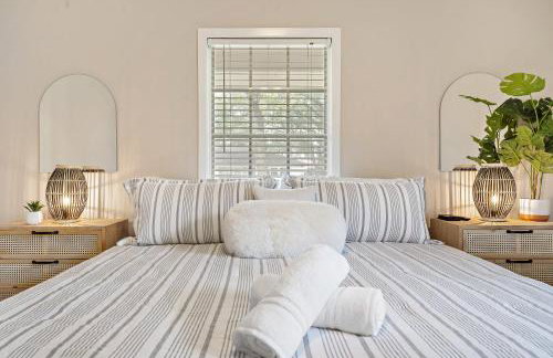 with Arcade and Covered Patio Sleep 9 in this 4 Bedroom 2 Bath Home 5 star host Deer Park TX - Foto 8