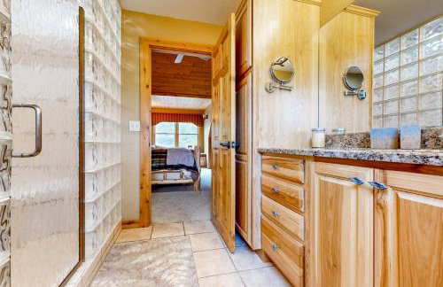 Steps to Sturgeon River! Dog-Friendly Nature Haven - Foto 14