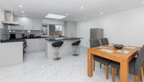 Charming Modern Home in Central Wokingham - Pass the Keys - Foto 5, Other