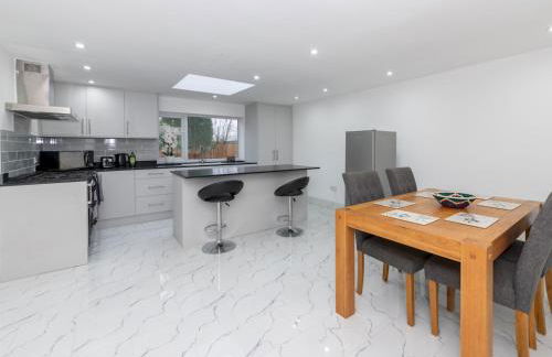 Charming Modern Home in Central Wokingham - Pass the Keys - Foto 5
