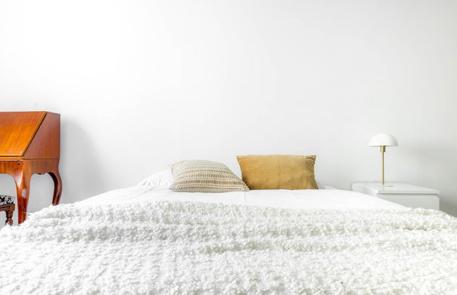 Spacious apt on Tranquil Courtyard - Foto 7