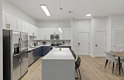 Spacious 2BD - 5 Min DT, Gym, Parking, W-D - Sleep 12 - Foto 18