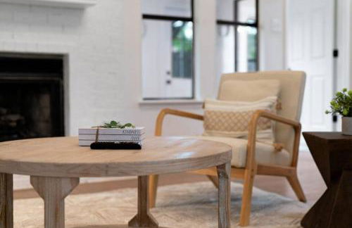 Charming & Bright W Lounging Pool and Hot Tub - Photo 58