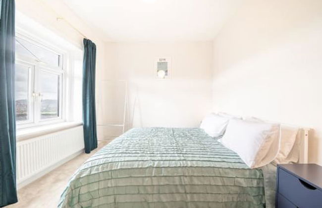 Host Stay Corner Cottage - Photo 8