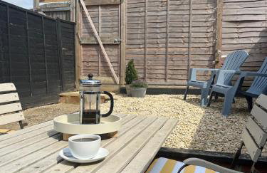 Stylish Caversham Town-House Free Parking & Garden - Photo 3