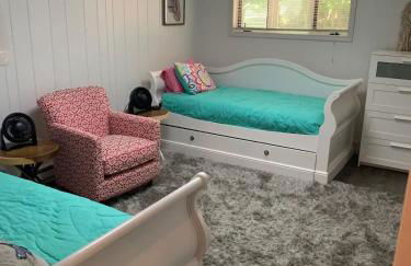 Lakefront Hot Tub Canoes Game Room Wood FP - Foto 51