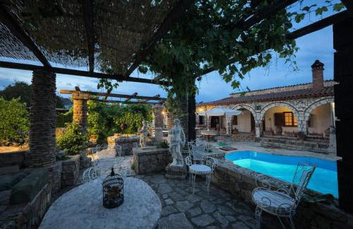Saltos Village House - Peaceful Poolside Retreat - Foto 18