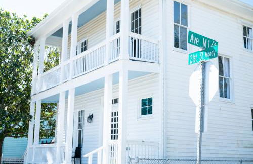 White Magnolia - Bakery Treats, Walk to Beach, Strand, Cruise, Pleasure Pier - Foto 80