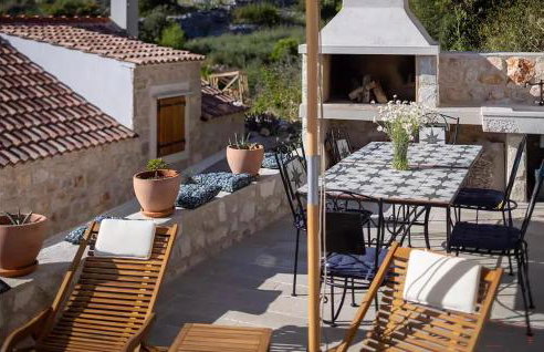 3 Bedroom Stunning Home In Zarace - Photo 12