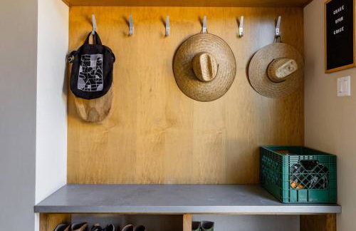 Mid Century Modern Family Home On 25 Acres! - Foto 21