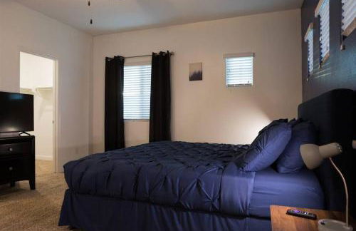 Gated townhouse with 2 suites, heated pool, hot tub - Photo 23