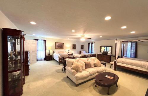 Midway Manor - Private Events, Weddings, Reunions - Foto 50