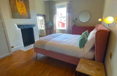 Spacious home in Leeds ideal for gatherings with free parking - Foto 38