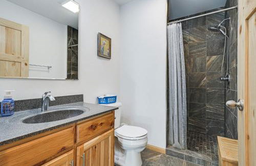 Game Room and Dock Lakefront Park Falls Getaway - Foto 15