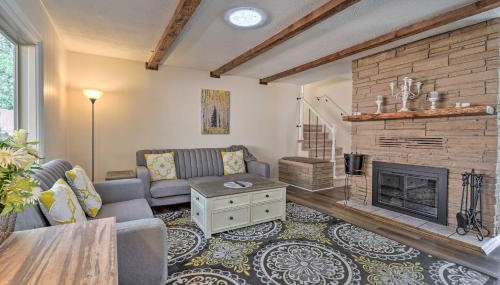 Peaceful Getaway with Private Hot Tub and Mtn Views! - Foto 3