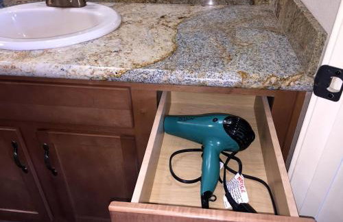 Luxury Cabin Rental with a Fire Pit in Coulterville, California - Foto 33