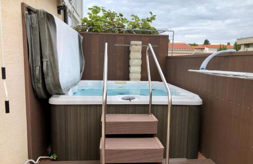 Apartments Pine & Oak with shared seasonal hot tub - Photo 8