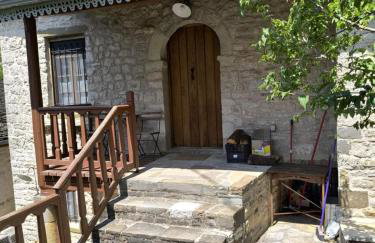 The Mountain House -mountain getaway - Photo 10