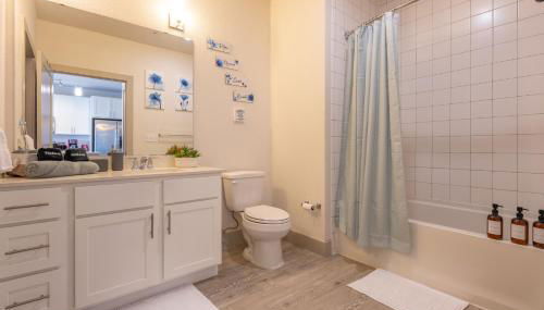 Riverwalk and Pool view Apt with King bed Infinity Pool Gym Free Parking - Foto 5