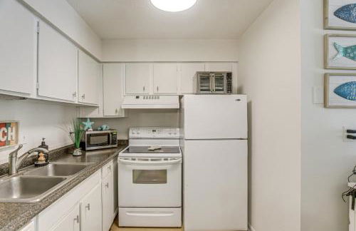 Condo with Amazing Amenities 1 Mi to Beach! - Foto 12
