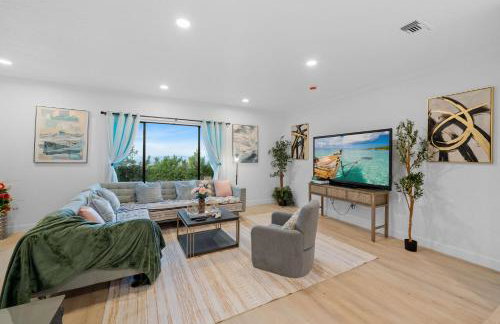 Entire Private Home with 4 Bedrooms 3 Bathrooms, Big Yard, View, , King Bed, 10 Parking, Available Now - Foto 6