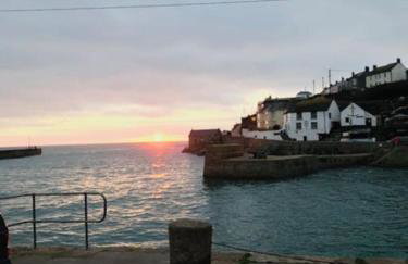 Sea Whispers at Porthleven - Foto 9