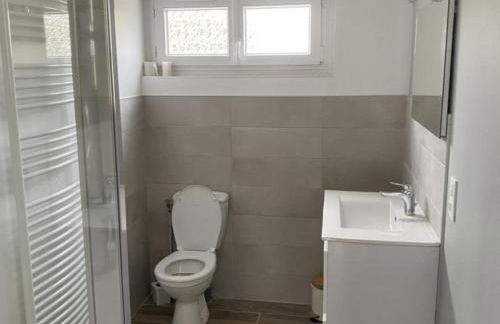 Maison rénovée à Moulins avec jardin et véranda - FR-1-489-469 - Foto 13