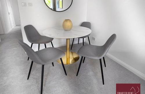 Woking - Parking Garden 2Bed - Photo 2