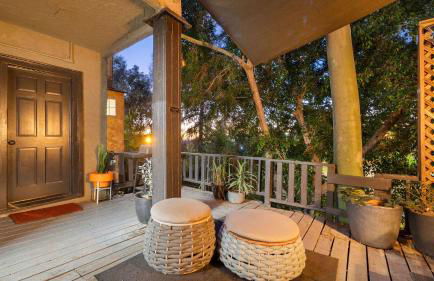 Spanish Revival Charm in Silver Lake w Patio BBQ Walkable Location Maltman Manor by AvantStay - Photo 31