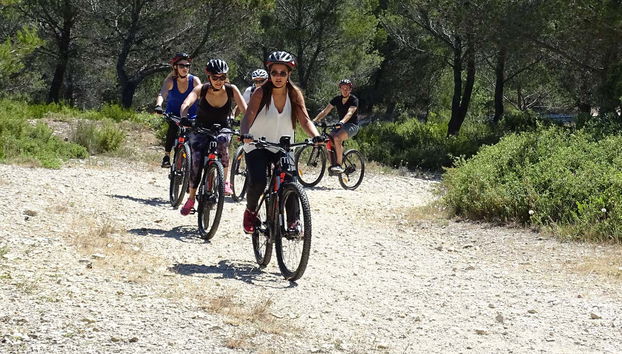 Disfrutando del tour en bicicleta eléctrica