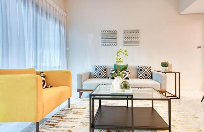 Elite LUX Holiday Homes - Stylish 1 BR Pool World Class Gym in Dubai South - Photo 3